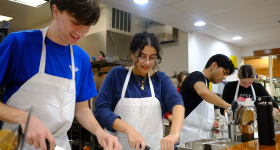 rom left, undergraduates Noah Troppe, Leana Kahwash, Krish Sadhwani and Emma Hodgson carved up lessons in Italian cooking and culture at the GW Culinary Medicine Program’s Seva Teaching Kitchen. 